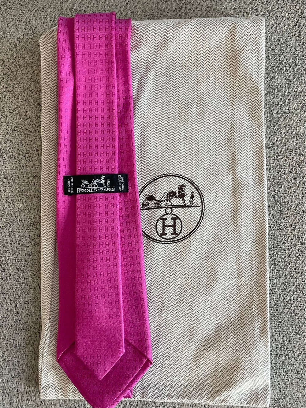 Hermes fuchsia silk tie